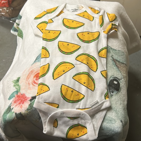 8 Onesies 0/3 months New some with out tags - Picture 4 of 16